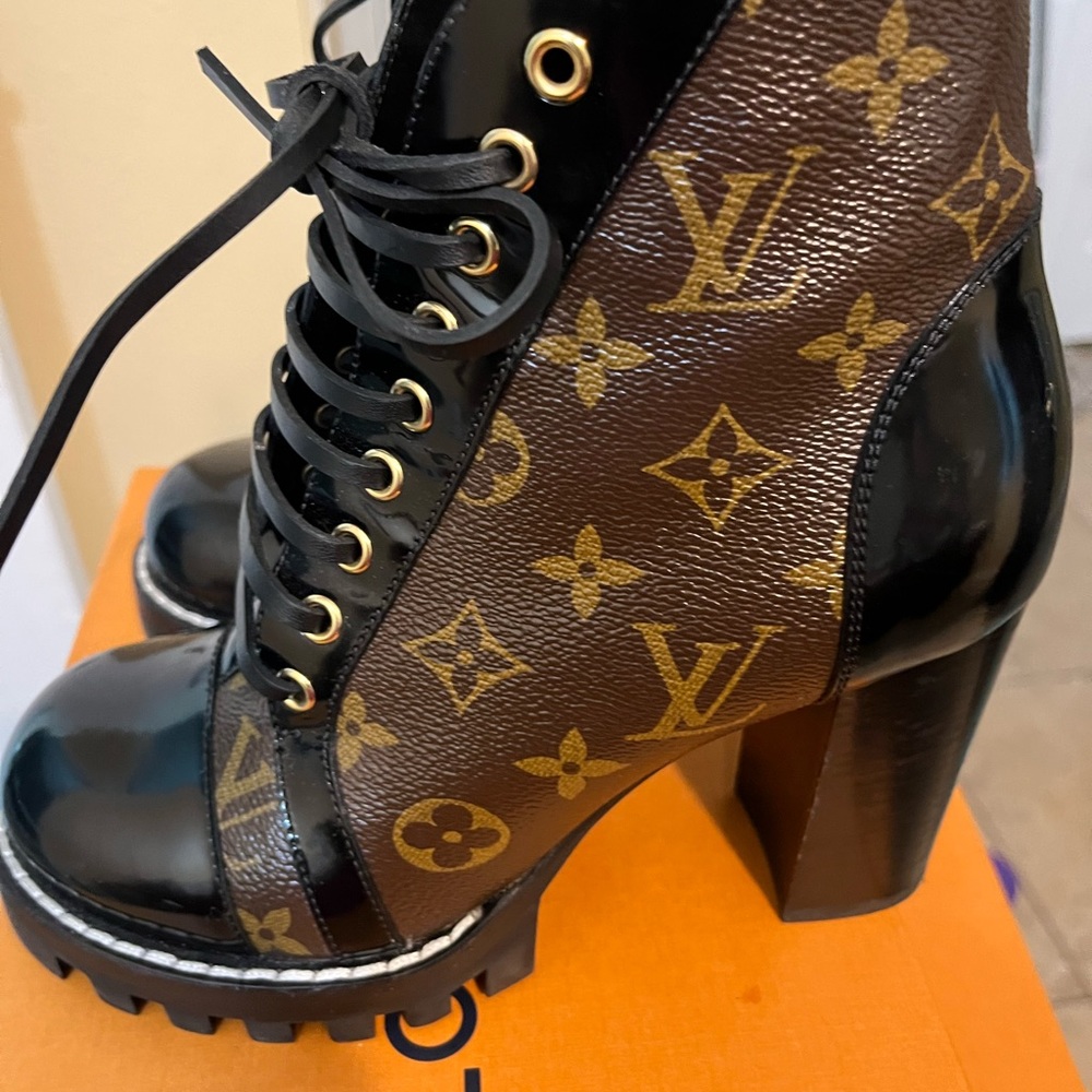 Women LV boot new, size 7. - Picture 1 of 5